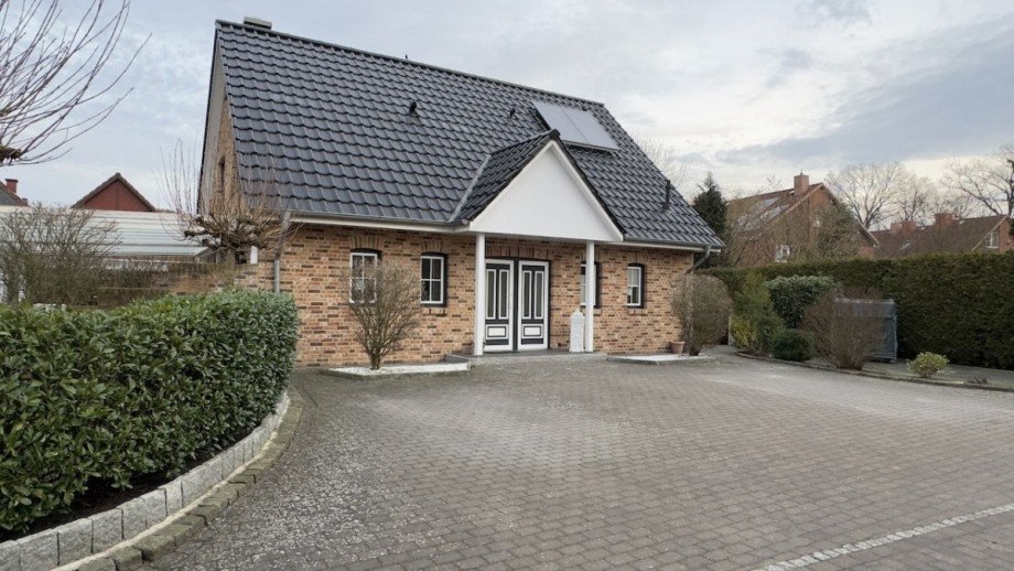 Hof / PKW-Stellpl�tze f�r der Haust�r Einfamilienhaus Norderstedt