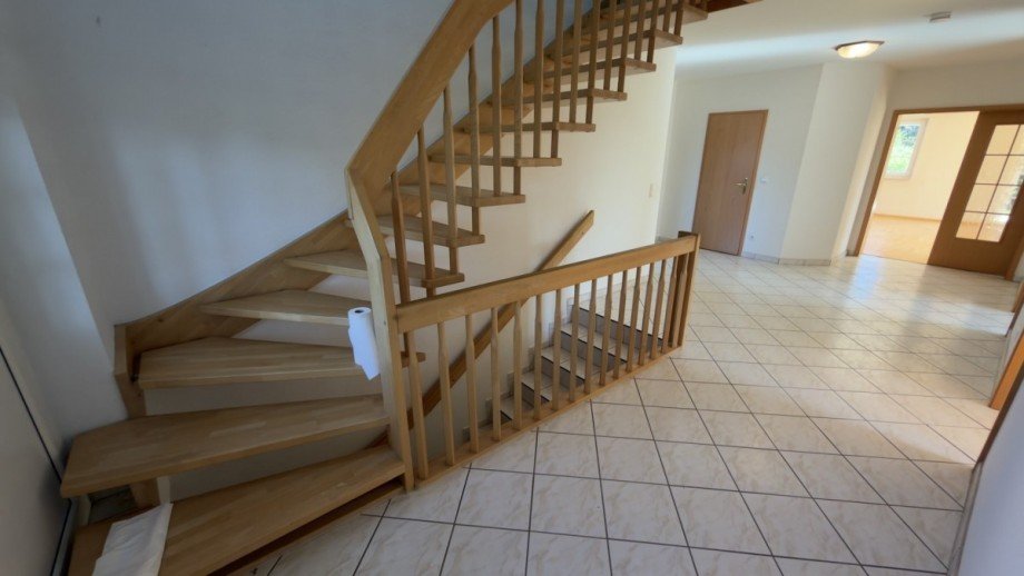 Flur mit Treppe zum Dachboden Einfamilienhaus Norderstedt