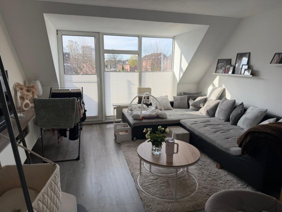 Wohnzimmer mit S�dbalkon Etagenwohnung Norderstedt