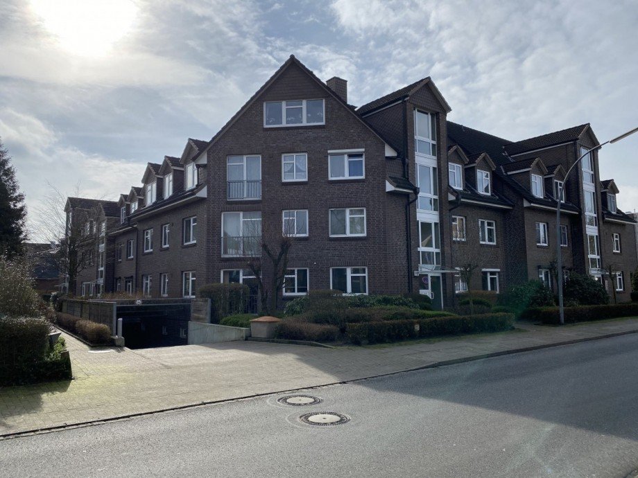 Wohnung mit Balkon, Tiefgaragenstellplatz Dachgeschosswohnung Norderstedt