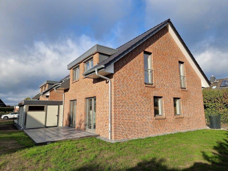 Ansicht vom Garten Doppelhaush�lfte S�lfeld